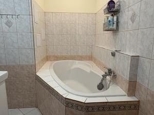Prodej bytu 2+kk, Praha - Miškovice, Na Kačence, 52 m2
