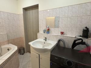 Prodej bytu 2+kk, Praha - Miškovice, Na Kačence, 52 m2
