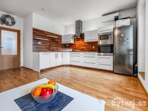 Pronájem bytu 2+kk, Hustopeče, U Větrolamu, 70 m2