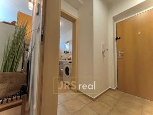Pronájem bytu 1+kk, Zlín, Zelinova, 35 m2