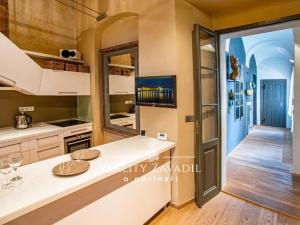 Pronájem bytu 3+1, Praha - Malá Strana, Mostecká, 105 m2