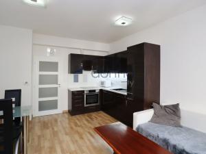 Pronájem bytu 2+kk, Praha, Jeseniova, 50 m2