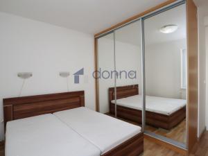 Pronájem bytu 2+kk, Praha, Jeseniova, 50 m2