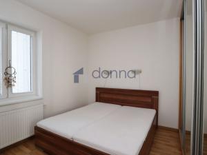 Pronájem bytu 2+kk, Praha, Jeseniova, 50 m2