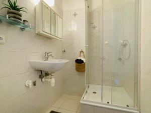 Prodej bytu 2+1, Karlovy Vary, K. Čapka, 55 m2