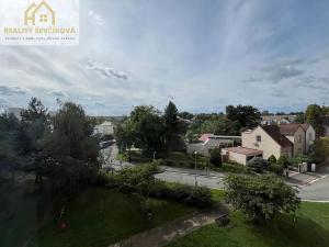 Pronájem bytu 3+1, Hradec Králové, třída Edvarda Beneše, 97 m2