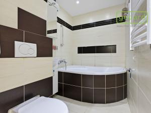 Prodej bytu 4+1, Mariánské Lázně - Úšovice, Hroznatova, 79 m2