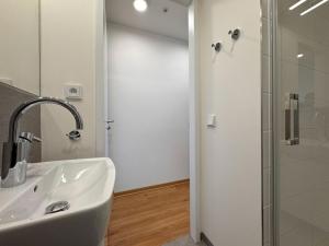 Pronájem bytu 1+kk, Praha - Holešovice, Na zátorách, 15 m2