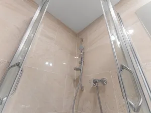 Pronájem bytu 1+kk, Praha - Vysočany, Bassova, 28 m2