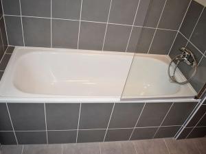 Pronájem bytu 1+kk, Kladno, Jaroslava Holečka, 37 m2