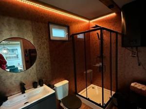 Prodej - jiné, Praha - Staré Město, Betlémské náměstí, 24 m2
