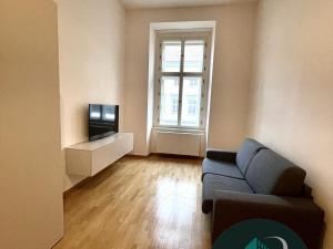 Pronájem bytu 2+kk, Praha - Karlín, Sokolovská, 75 m2