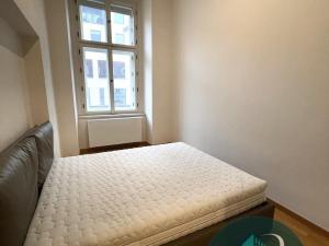Pronájem bytu 2+kk, Praha - Karlín, Sokolovská, 75 m2