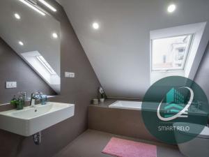 Pronájem bytu 2+kk, Praha - Karlín, Sokolovská, 77 m2