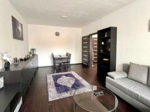 Pronájem bytu 2+1, Karlovy Vary, Charkovská, 48 m2