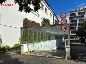 Pronájem garážového stání, Praha - Vinohrady, Korunní, 13 m2