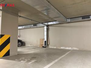Pronájem garážového stání, Praha - Vinohrady, Korunní, 13 m2