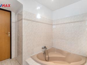 Prodej rodinného domu, Dubá - Zakšín, 380 m2