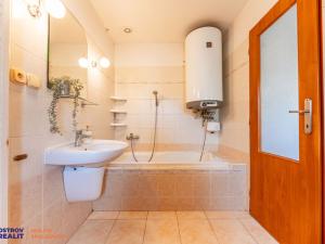 Prodej rodinného domu, Štarnov, 252 m2