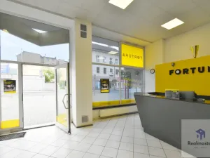 Pronájem obchodního prostoru, Ústí nad Labem - Ústí nad Labem-centrum, Velká Hradební, 77 m2