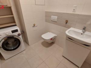 Pronájem bytu 2+kk, Praha - Čakovice, Tryskovická, 52 m2