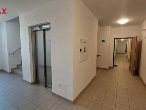 Pronájem bytu 2+kk, Praha - Čakovice, Tryskovická, 52 m2