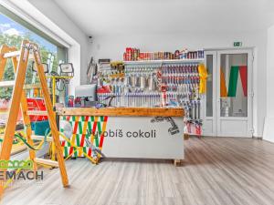 Pronájem obchodního prostoru, Náchod, Bratří Čapků, 70 m2