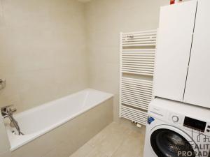 Pronájem bytu 1+kk, Praha - Strašnice, Zvěřinova, 38 m2