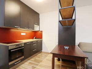 Pronájem bytu 1+kk, Praha - Strašnice, Zvěřinova, 38 m2