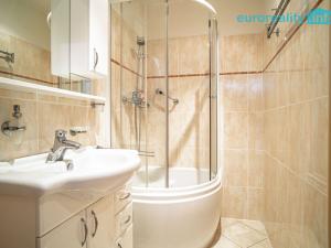 Prodej bytu 1+1, Mariánské Lázně, Hlavní třída, 35 m2