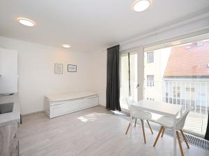 Pronájem bytu 1+kk, Praha - Karlín, Křižíkova, 35 m2