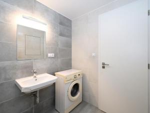 Pronájem bytu 1+kk, Praha - Karlín, Křižíkova, 35 m2