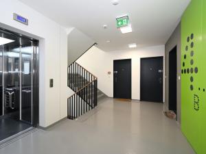Pronájem bytu 1+kk, Praha - Karlín, Křižíkova, 35 m2