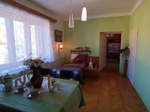 Prodej rodinného domu, Střílky, Hradská, 228 m2