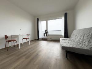 Pronájem bytu 1+kk, Praha - Hloubětín, Kolbenova, 30 m2