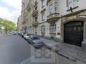 Pronájem garážového stání, Praha - Smíchov, Janáčkovo nábřeží, 15 m2