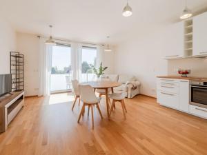 Pronájem bytu 2+kk, Praha - Kobylisy, Čumpelíkova, 67 m2