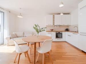 Pronájem bytu 2+kk, Praha - Kobylisy, Čumpelíkova, 67 m2