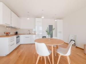 Pronájem bytu 2+kk, Praha - Kobylisy, Čumpelíkova, 67 m2