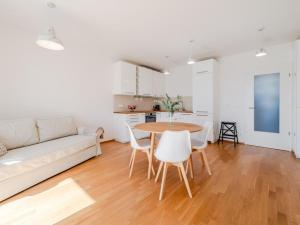 Pronájem bytu 2+kk, Praha - Kobylisy, Čumpelíkova, 67 m2