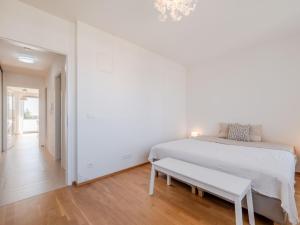 Pronájem bytu 2+kk, Praha - Kobylisy, Čumpelíkova, 67 m2