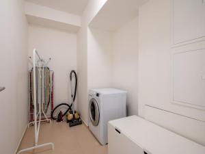 Pronájem bytu 2+kk, Praha - Kobylisy, Čumpelíkova, 67 m2