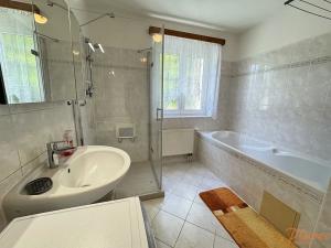 Pronájem bytu 3+1, Praha - Nebušice, Na Malé Šárce, 100 m2