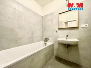 Pronájem bytu 1+kk, Praha - Vysočany, Svatošových, 32 m2