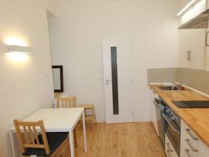 Pronájem bytu 1+1, Praha, Betlémské náměstí, 41 m2