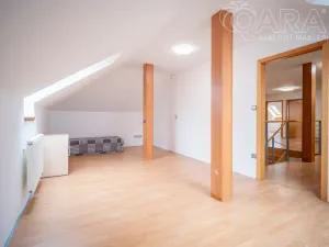 Pronájem vícegeneračního domu, Divišov, K Vodojemu, 267 m2