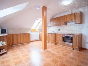 Pronájem vícegeneračního domu, Divišov, K Vodojemu, 267 m2