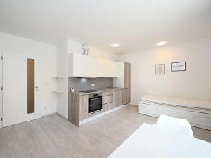 Pronájem bytu 1+kk, Praha - Karlín, Křižíkova, 35 m2