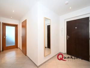 Pronájem bytu 2+kk, Praha - Holešovice, V háji, 58 m2