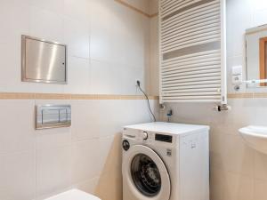 Prodej bytu 2+kk, Praha - Horní Měcholupy, Modenská, 56 m2